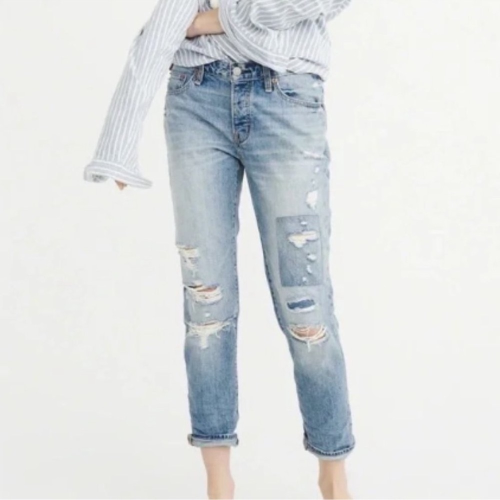 Abercrombie Ames slim boyfriend 8/29 Exposed button fly, distressed. Light wash